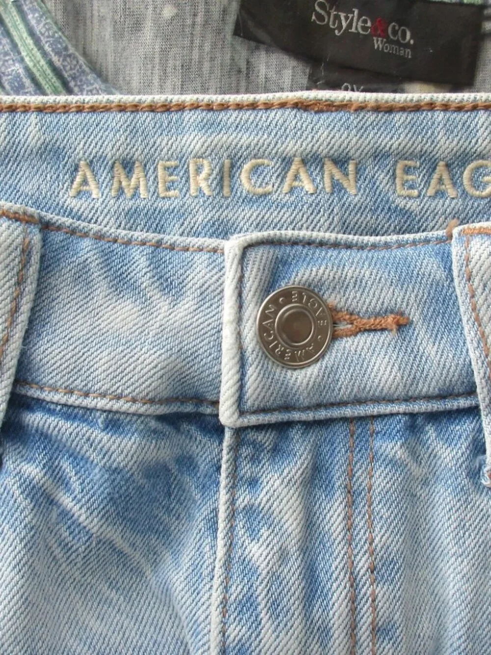New AMERICAN EAGLE Jean Shorts Size 4 Distressed Baggy Mom Short
